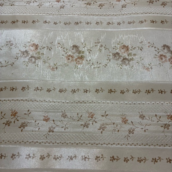 Vintage Floral Vinyl Wallpaper - Picture 3 of 6